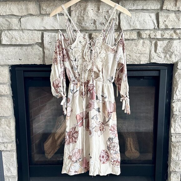 Hummingbird Dresses & Skirts - NWT* Hummingbird Dress Cold-shoulder Midi Floral Print Lace Detail 3/4 Size S